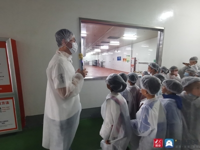 探秘家家悦中央厨房 24组亲子家庭亲身体验现代食品加工设备的魅力